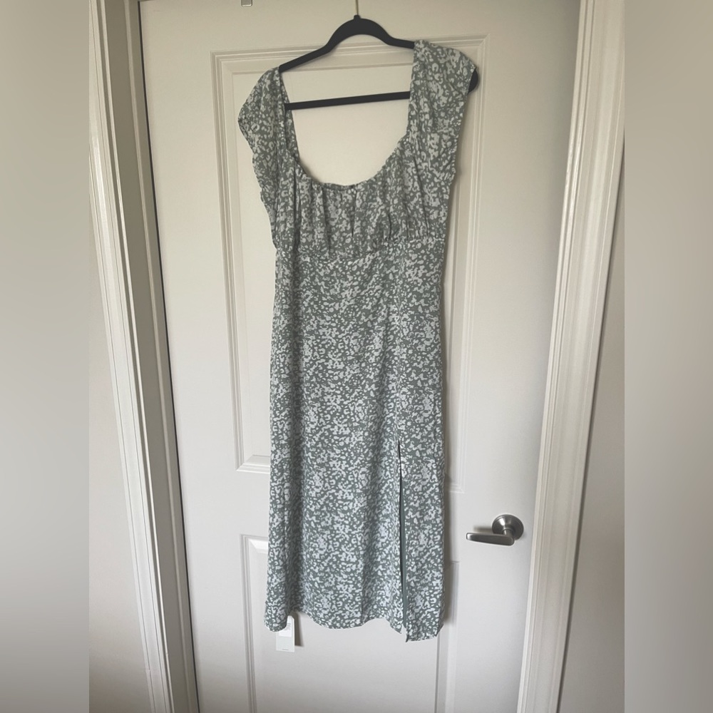 Abercrombie & Fitch Dress! Size L, Never been worn w/ tags!